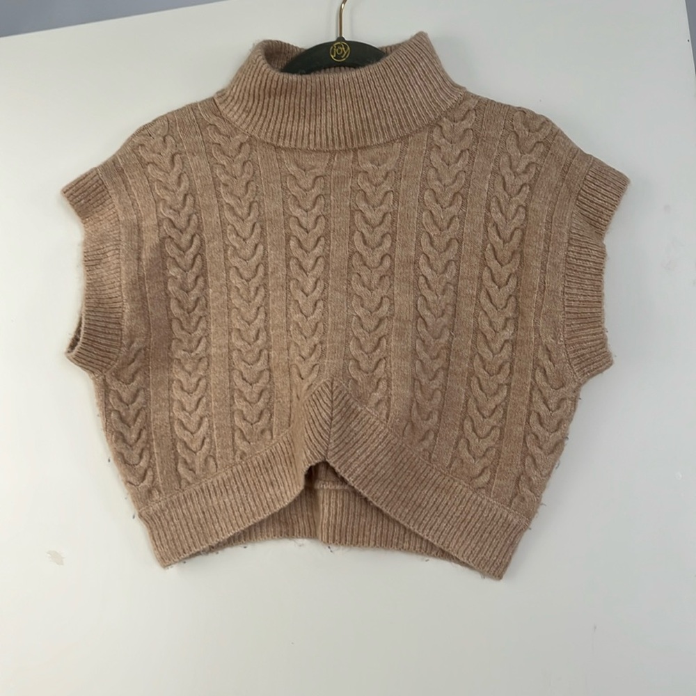 Cropped sleeveless sweater